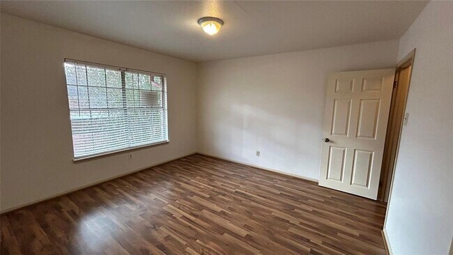 Building Photo - 7600 Burgoyne Rd