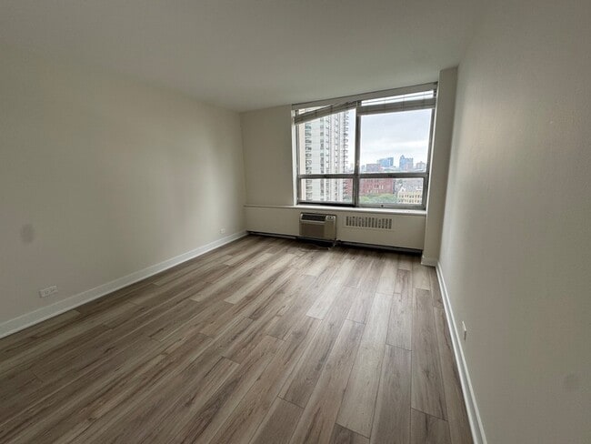 Building Photo - 70 W Burton Pl