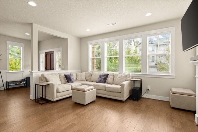 Building Photo - GORGEOUS SHERWOOD 3 BED/2.5 BATH+ OFFICE O...