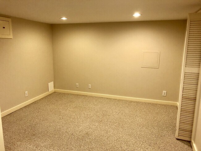 Building Photo - Gorgeous NE Portland Home!