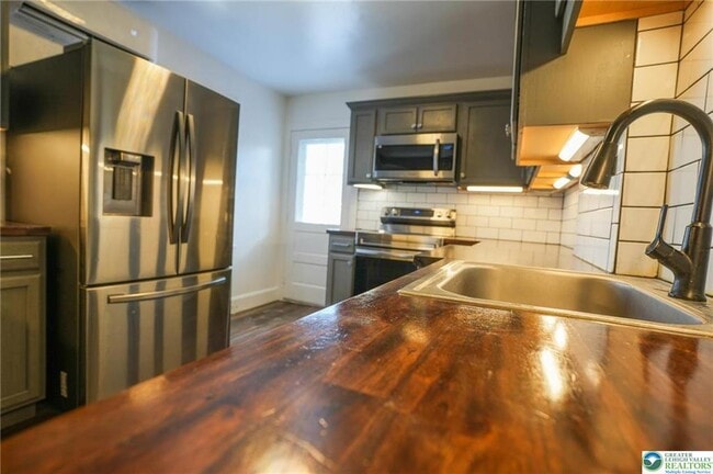 Building Photo - 256 Lehigh Ave