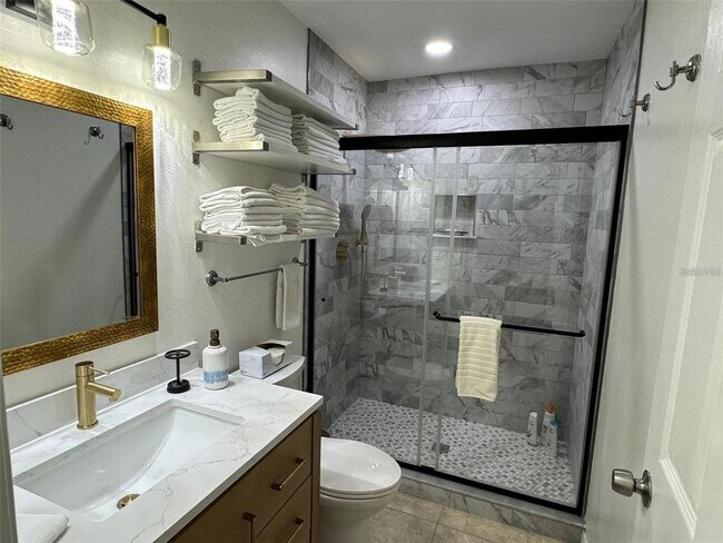 Building Photo - 5246 Wedgewood Ln
