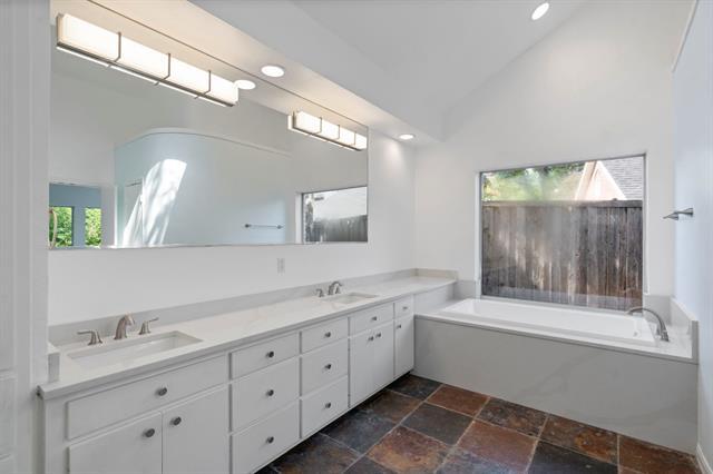 Building Photo - 8907 Club Creek Cir