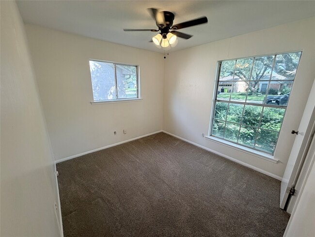 Building Photo - 2220 Ripple Creek Dr
