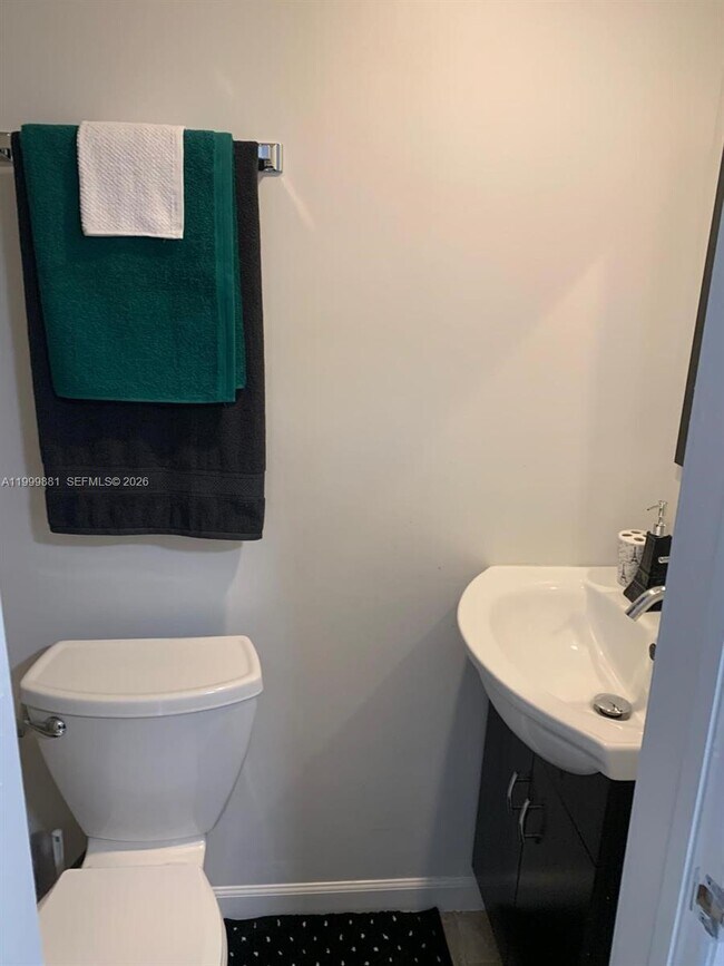 Building Photo - 19121 NE Miami Ct