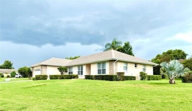 Building Photo - 2130 Saxon Ln