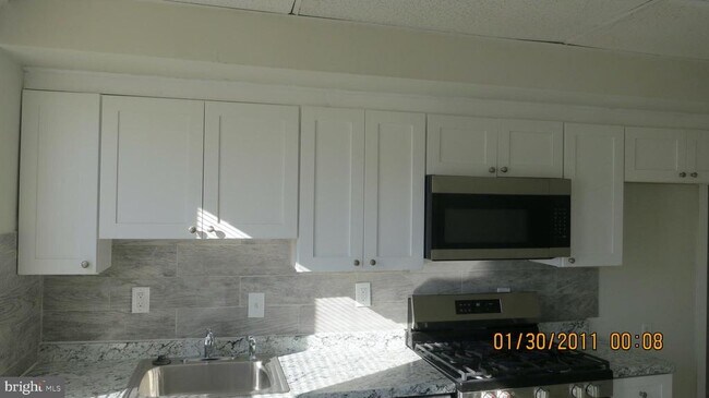 Building Photo - 5370 Lebanon Ave