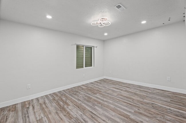 Building Photo - 2877 S Greenhead Dr
