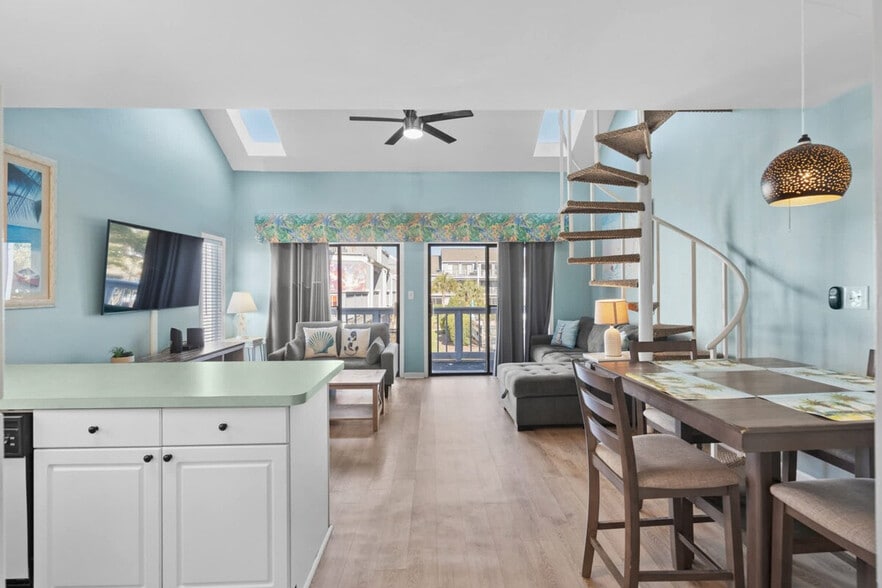 Building Photo - 1850 Colony Dr