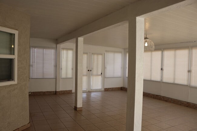 Building Photo - House for rent