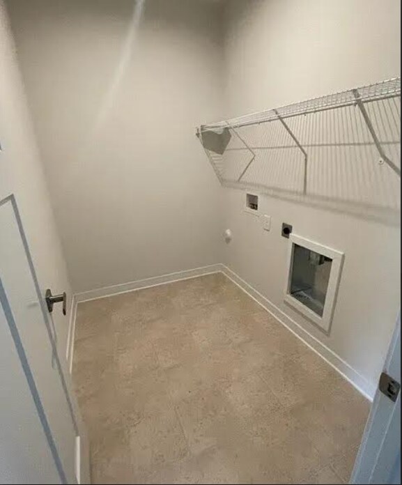 Building Photo - Three story town home with 2 car garage