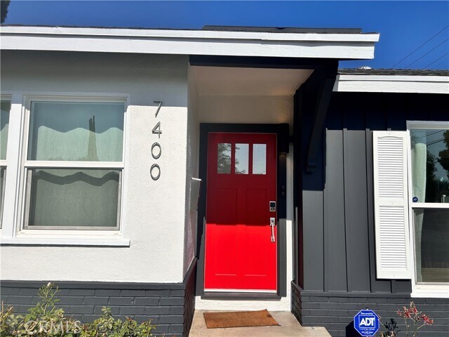 Building Photo - 7400 Hatillo Ave