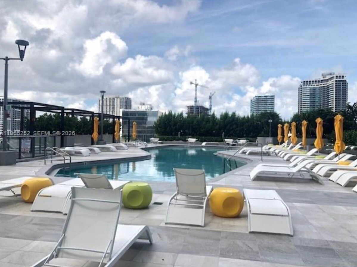 Building Photo - 501 NE 31st St