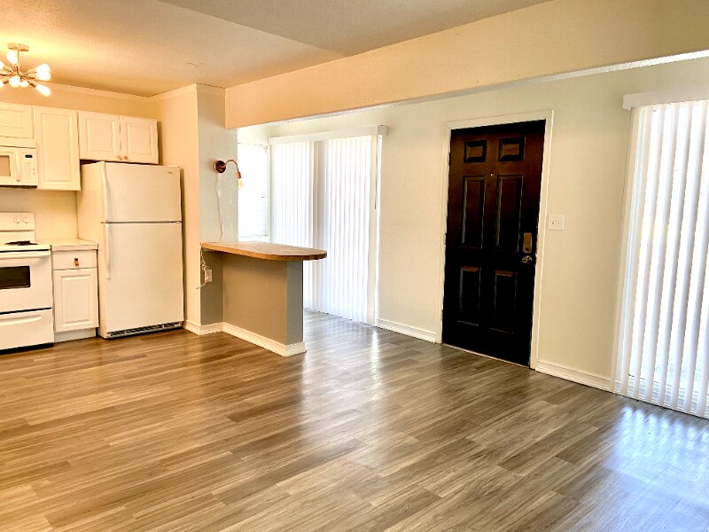 Building Photo - 709 W Cucharras St