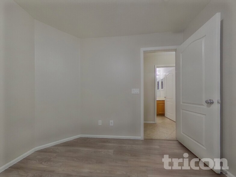 Building Photo - 2116 S 160th Ln