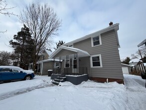 Building Photo - 2501 Oakridge Rd