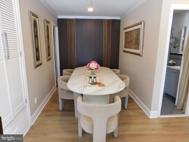 Building Photo - 6421 Inwood Dr