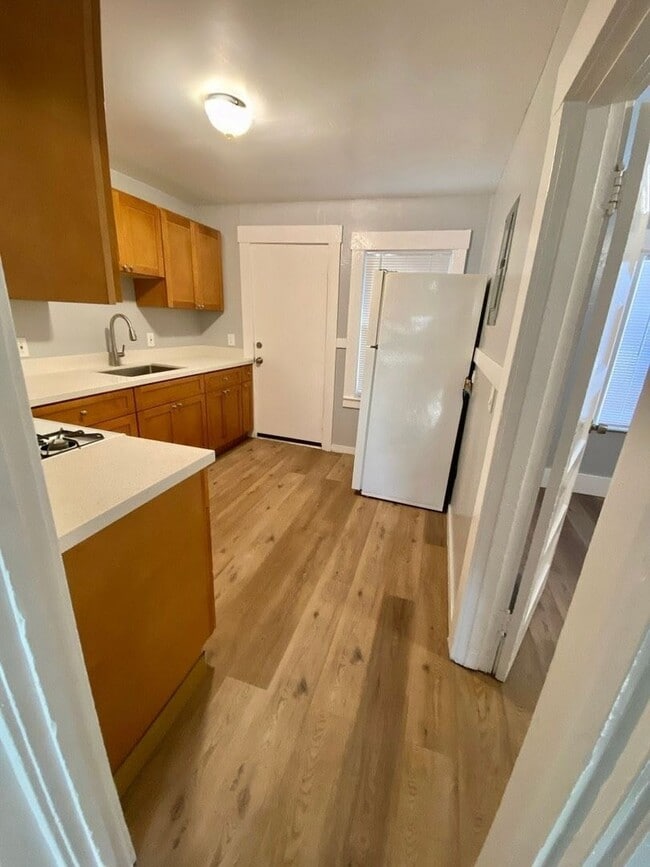 Building Photo - F00444