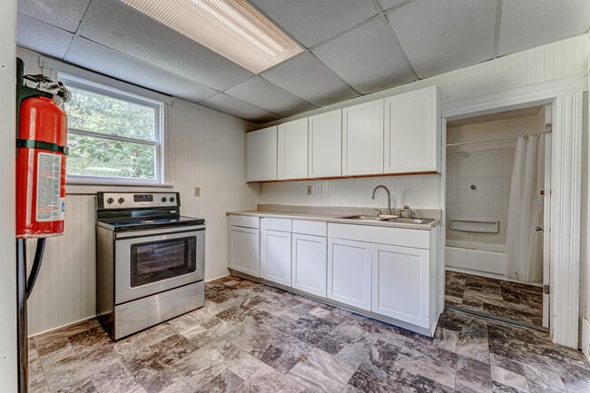 Building Photo - 975 Dorsey Ave