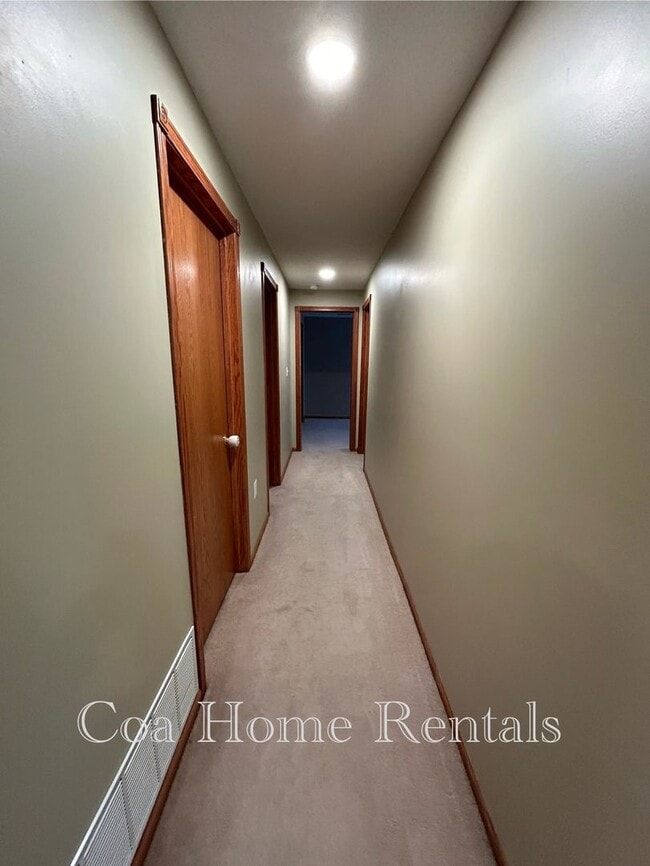 Building Photo - Beautiful Andover Property