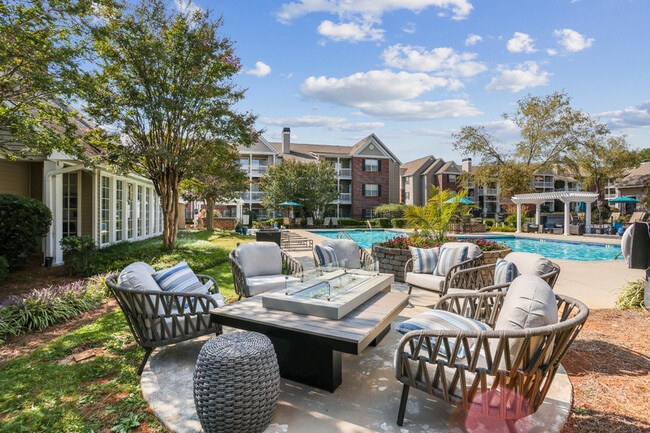 Building Photo - Bell Walkers Crossing