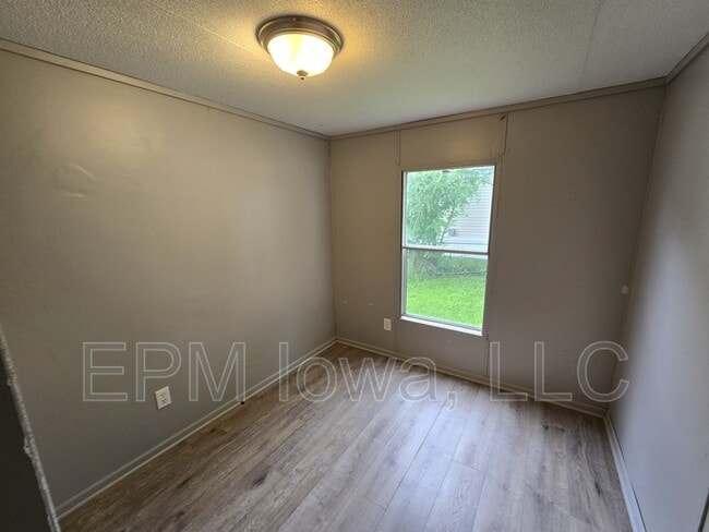Building Photo - 700 W Ridgeway Ave