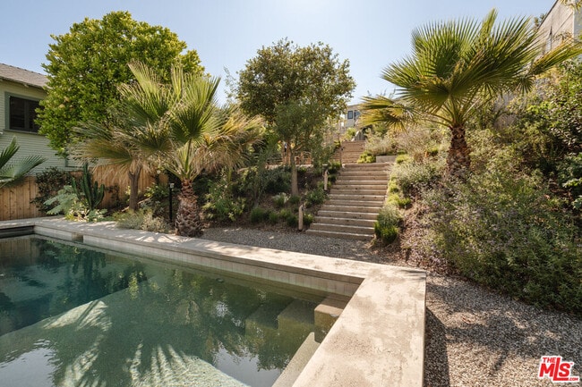 Building Photo - 1097 W Kensington Rd