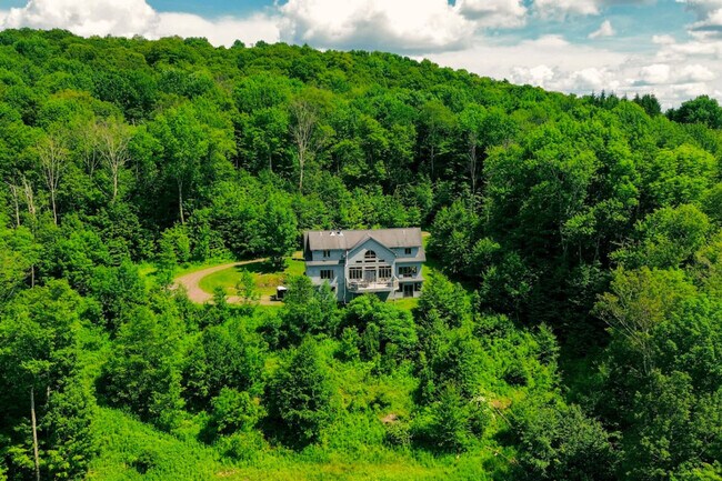 Building Photo - 74 Harvest Ln