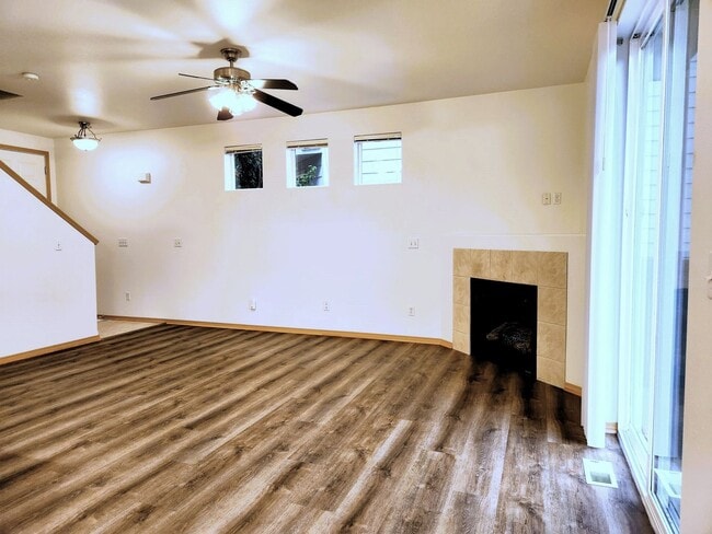 Building Photo - Comfort, Charm, and Convenience in South Hill