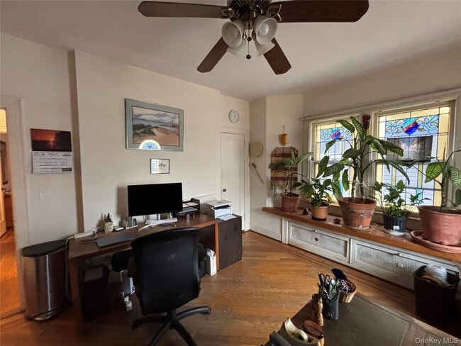 Building Photo - 329 E Chester St