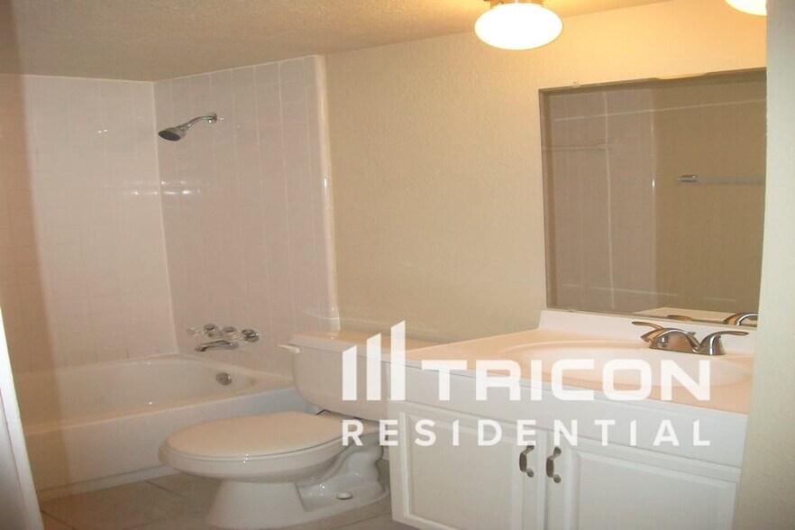Building Photo - 9215 Sophora Dr