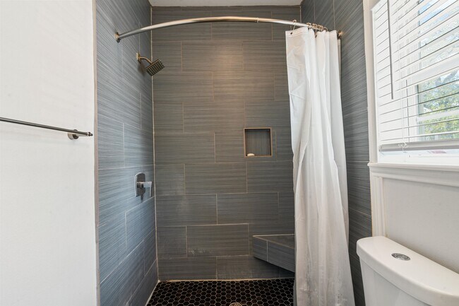 Building Photo - 200 Wallen St