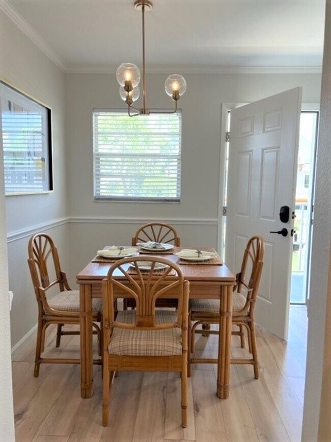 Building Photo - 1BR/1BA Newly Renovated Canal front Condo on Venice Island