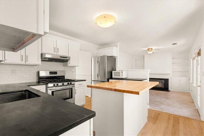 Building Photo - 11190 Abbotts Station Dr