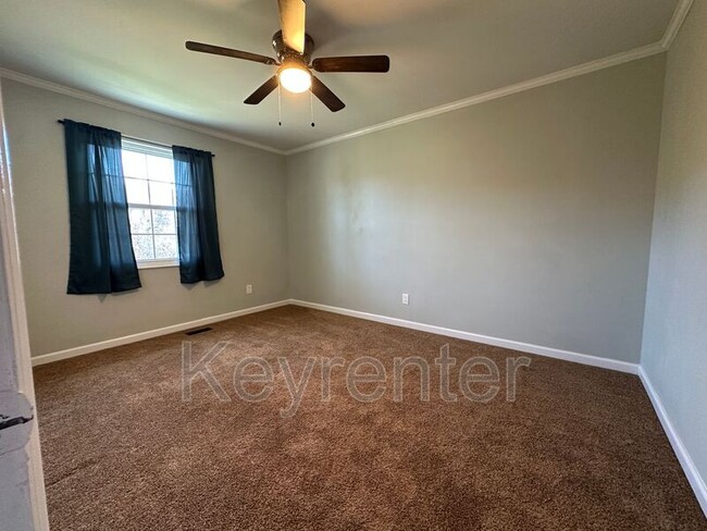 Building Photo - 300 Jefferson Ln