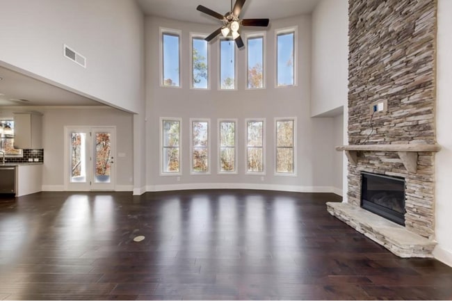 Building Photo - Executive Home in a True Lifestyle Community