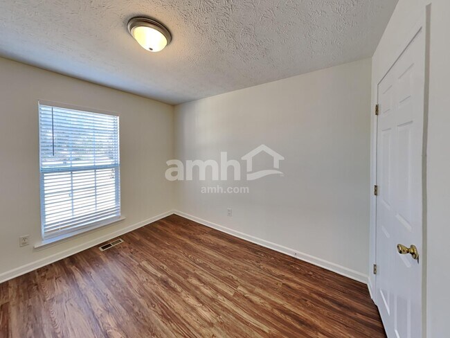 Building Photo - 105 Koleberg Trl