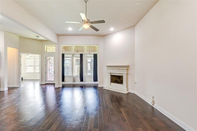 Building Photo - 3016 Columbus Loop