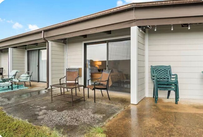 Building Photo - Remodeled and Stunning Studio | Fully Furnished | All Utilites Included | 1 Bathroom | Condo | Ki...