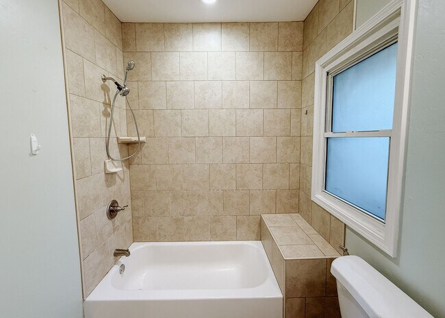 Building Photo - $500 OFF FIRST MONTHS RENT | Duplex in OKC!