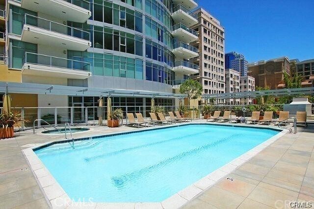 Building Photo - 411 W Seaside Way