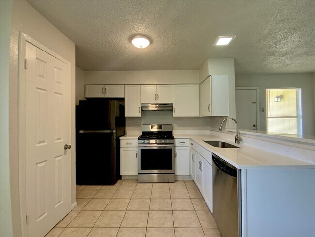 Building Photo - 2300 Cedrick Cove