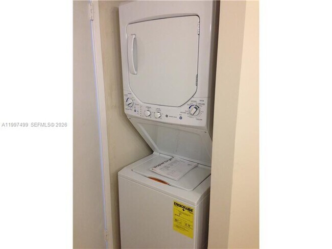 Building Photo - 3600 Mystic Pointe Dr