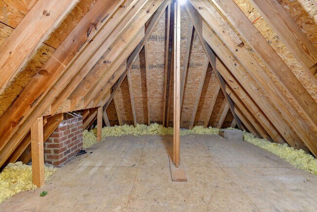 Building Photo - Low Maintenance Living in Williamsburg