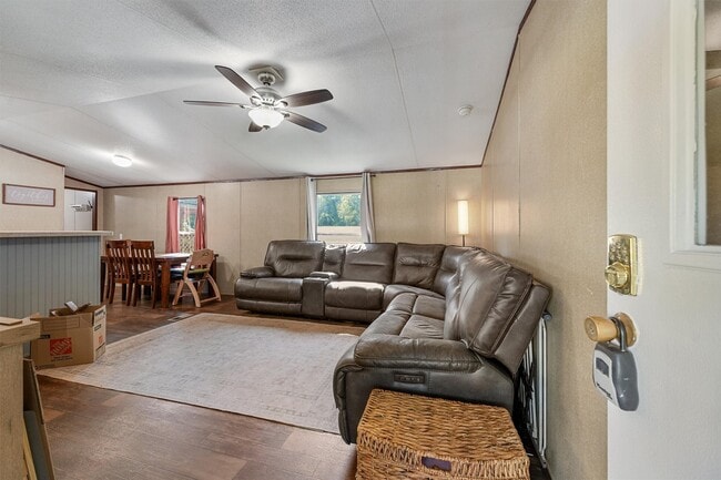 Building Photo - 106 County Road 3755