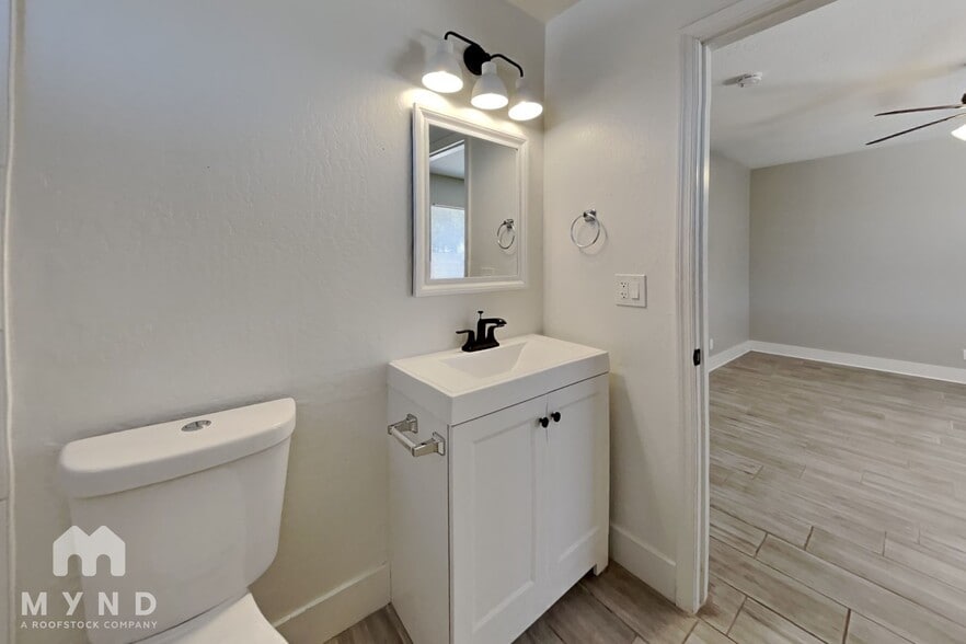 Building Photo - 4561 W Boca Raton Rd