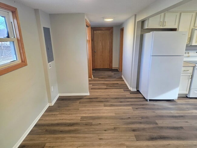 Building Photo - 114 N 5th St