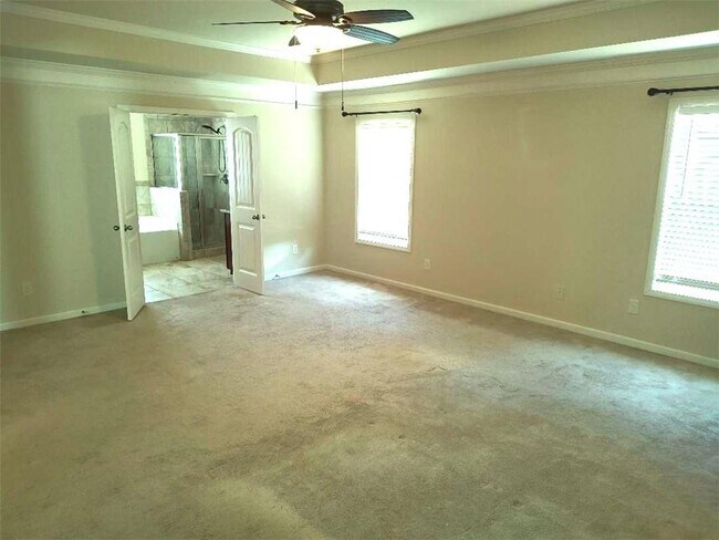 Building Photo - 6210 Pine Bluff Dr