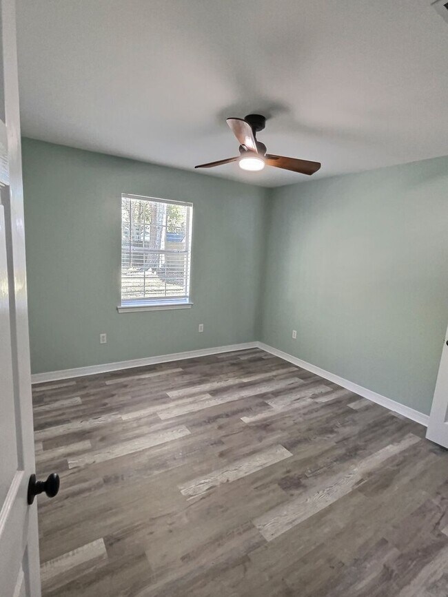 Building Photo - Updated home in Ocean Springs!