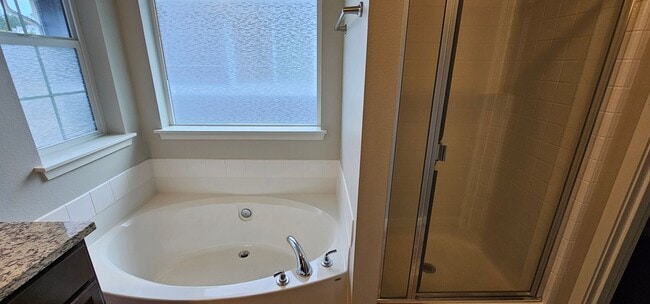 Building Photo - Two-Story Bremerton Home